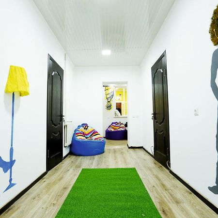 Хостел Interhouse Каракол Экстерьер фото