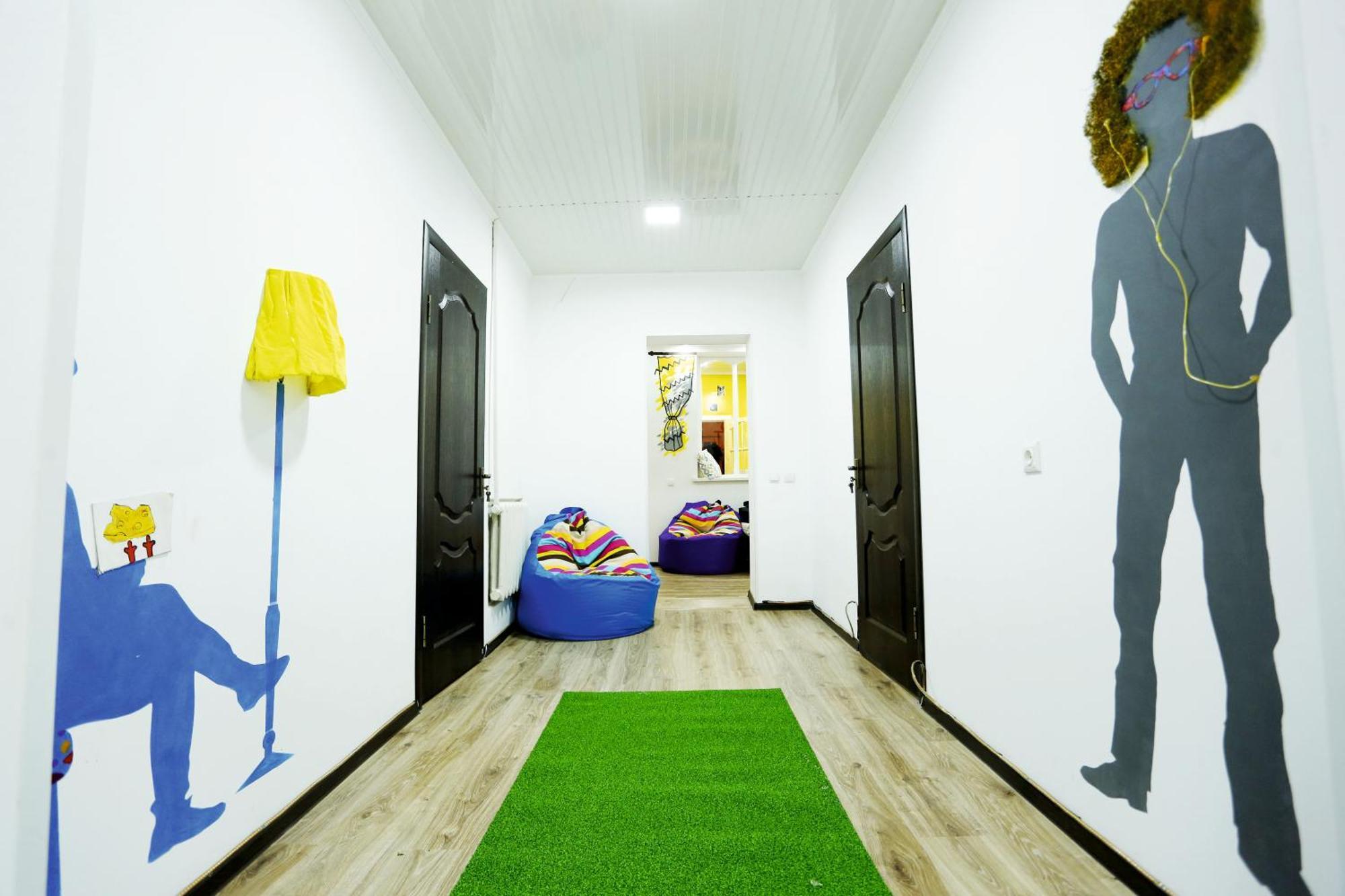 Хостел Interhouse Каракол Экстерьер фото