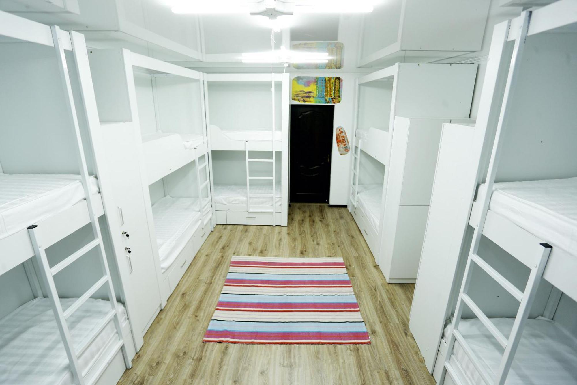 Хостел Interhouse Каракол Экстерьер фото