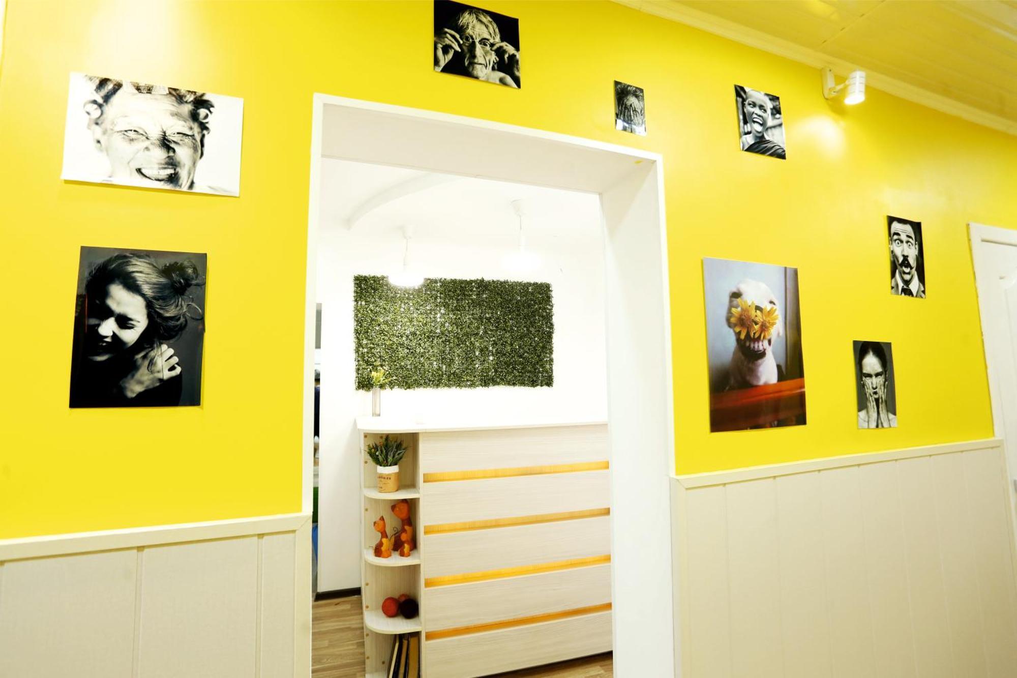 Хостел Interhouse Каракол Экстерьер фото
