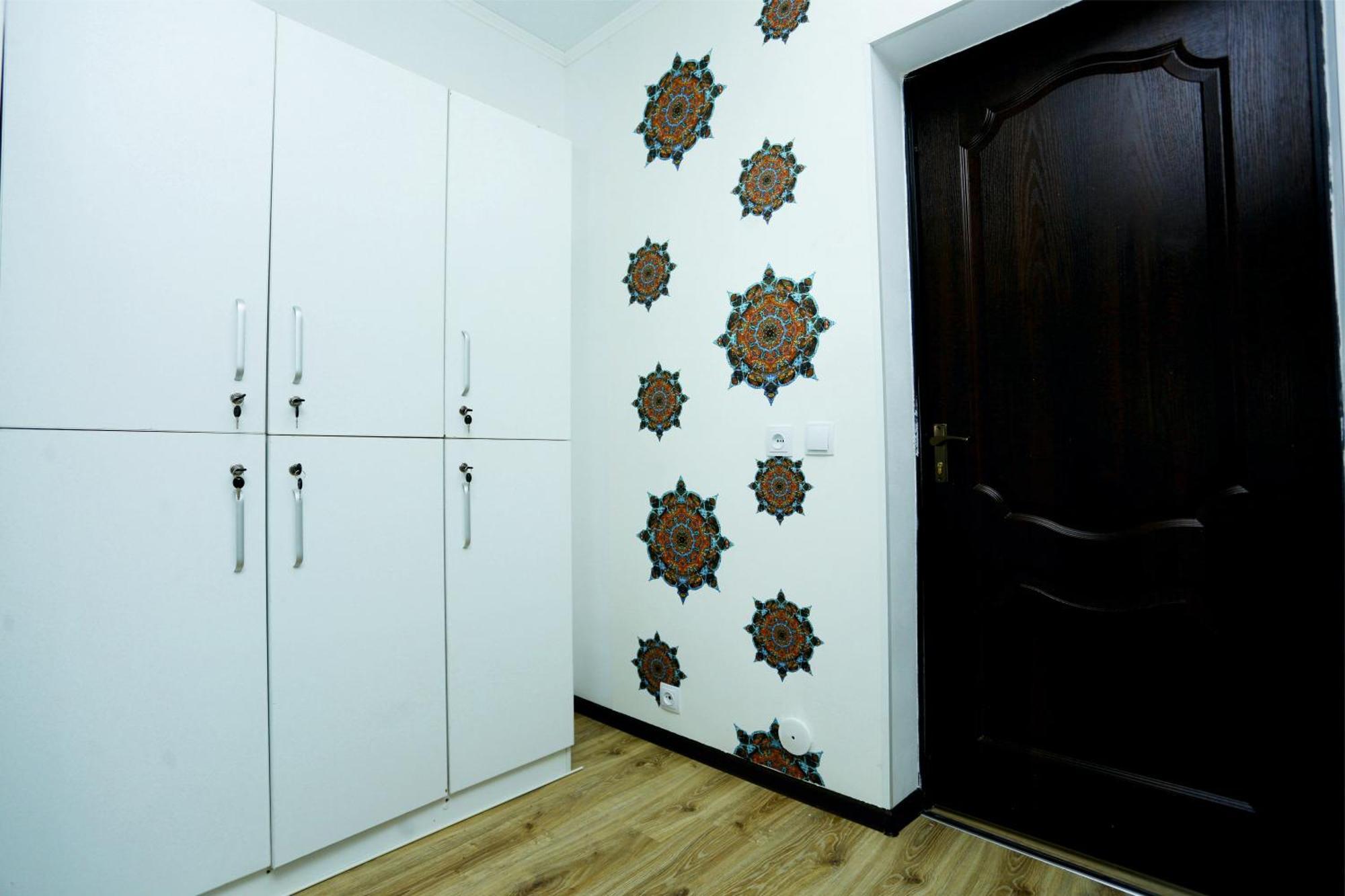 Хостел Interhouse Каракол Экстерьер фото