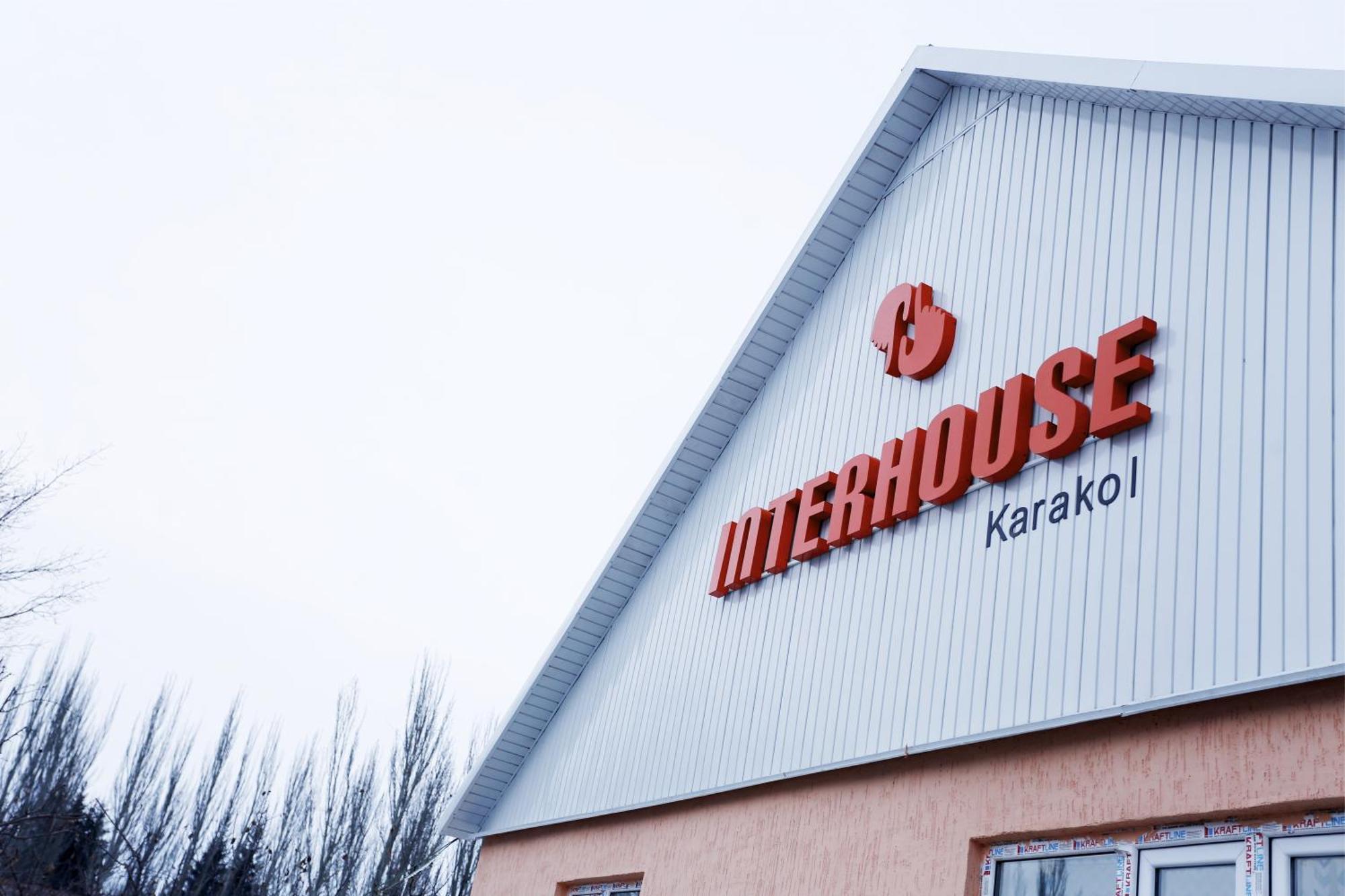 Хостел Interhouse Каракол Экстерьер фото