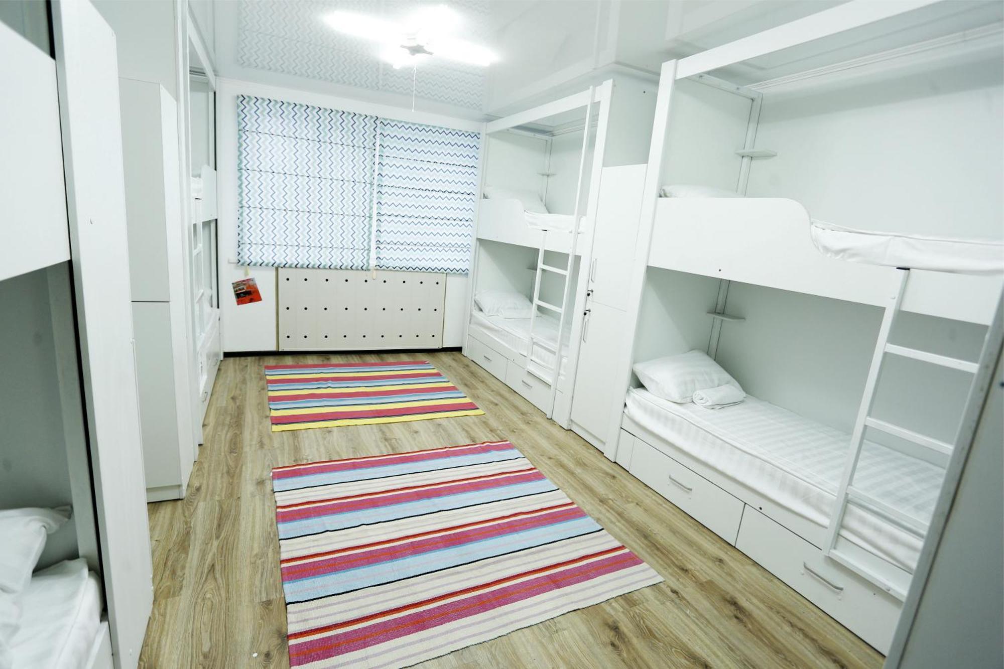 Хостел Interhouse Каракол Экстерьер фото