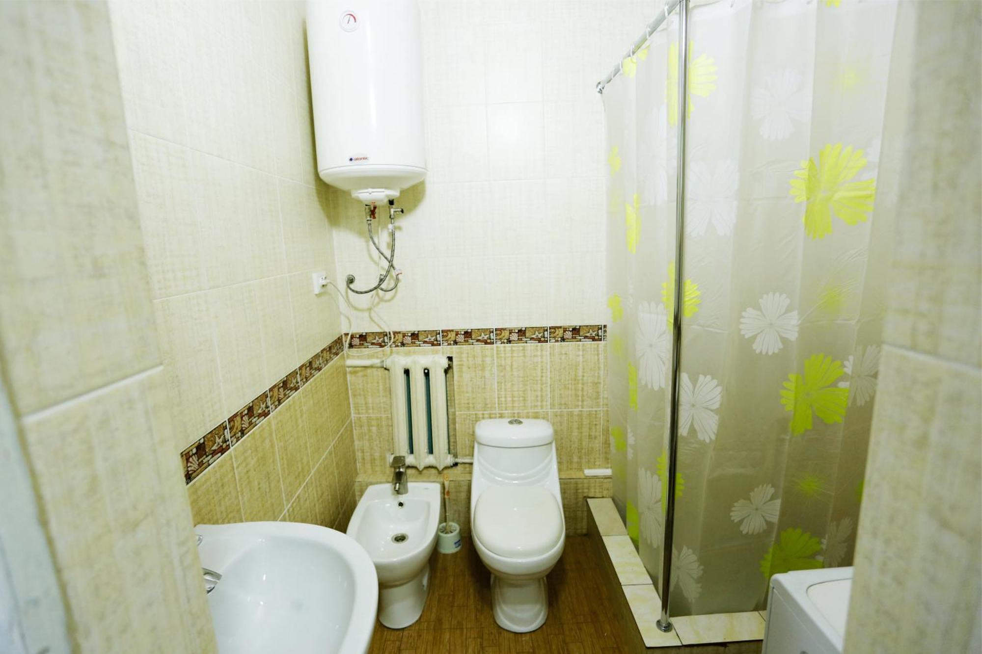 Хостел Interhouse Каракол Экстерьер фото