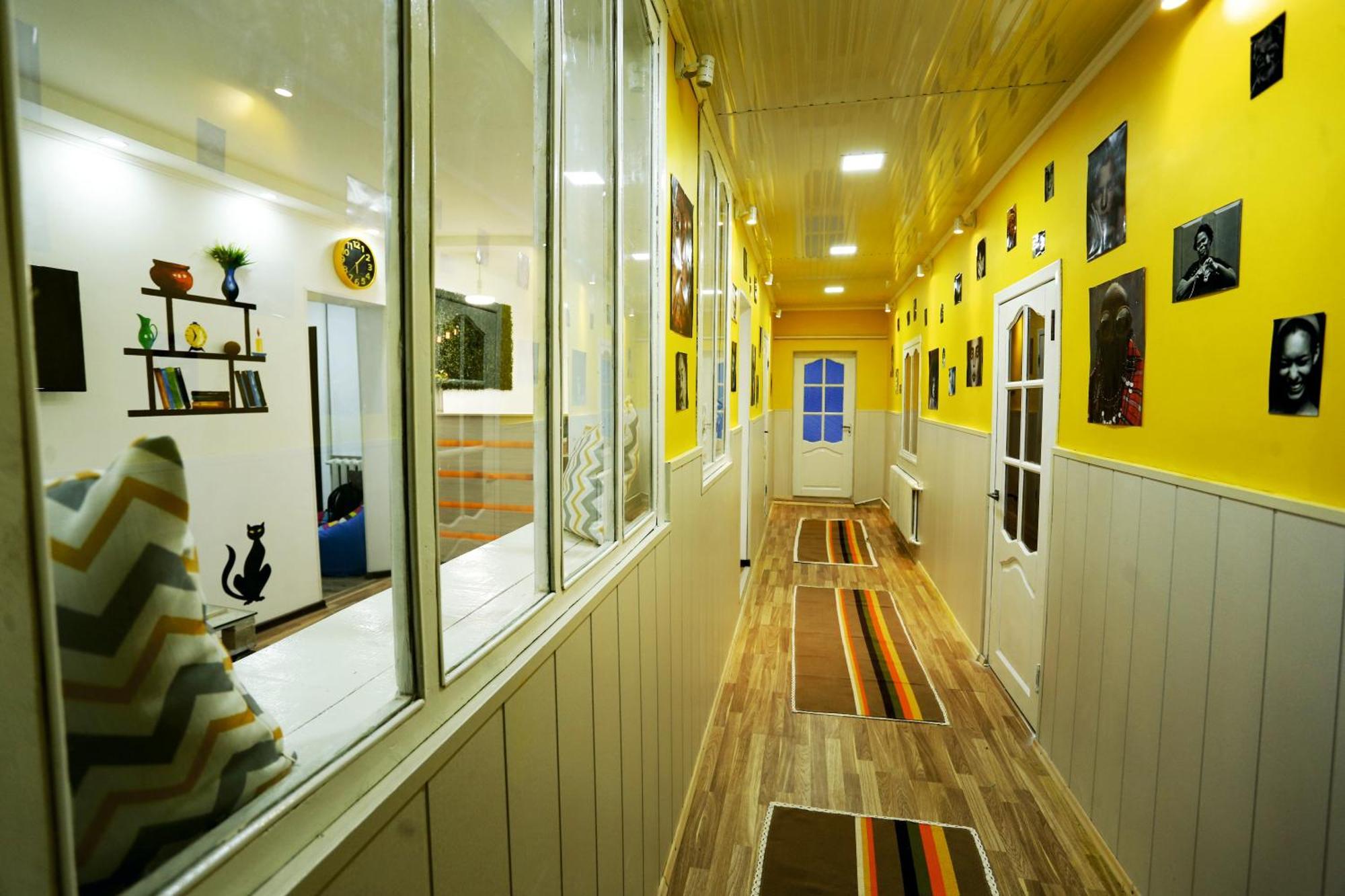 Хостел Interhouse Каракол Экстерьер фото