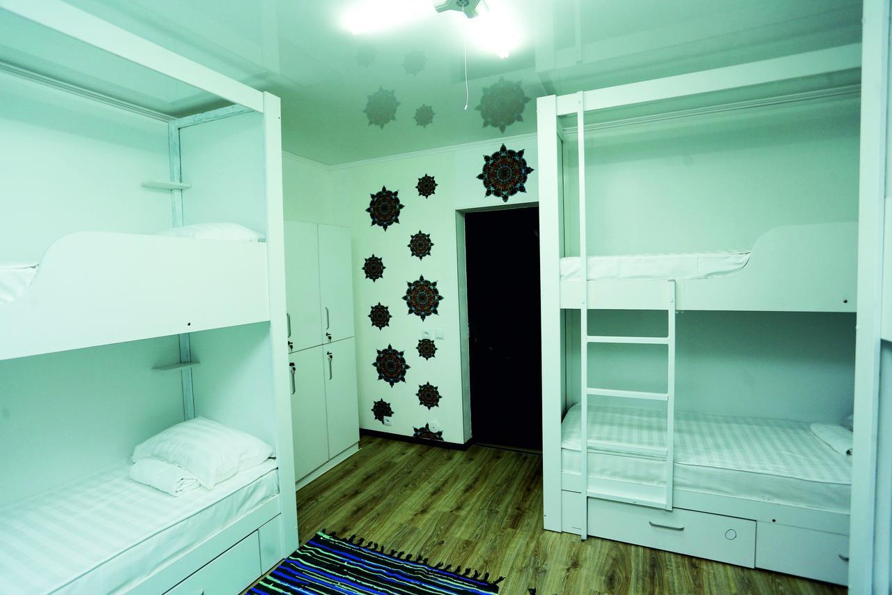 Хостел Interhouse Каракол Экстерьер фото