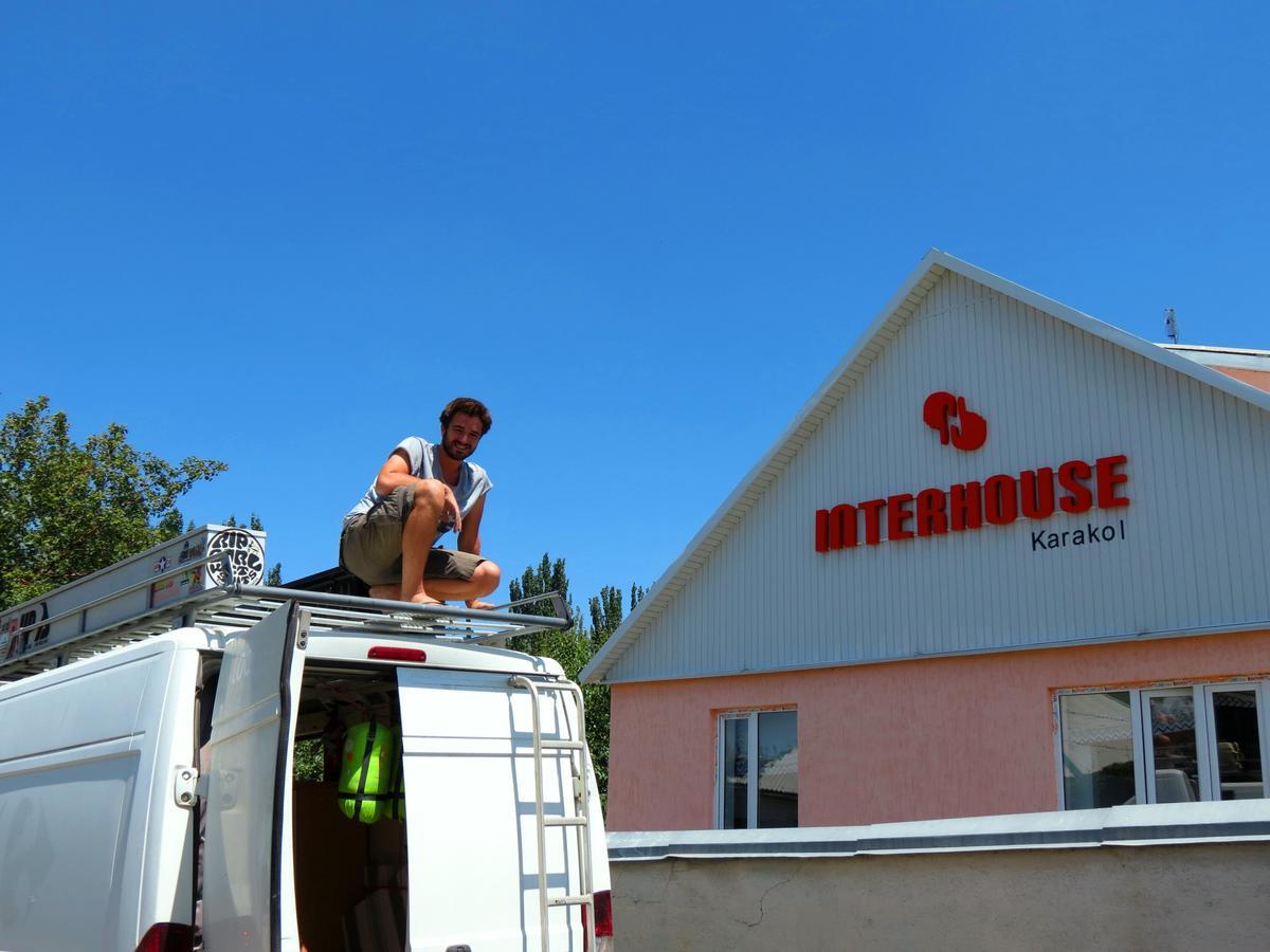 Хостел Interhouse Каракол Экстерьер фото