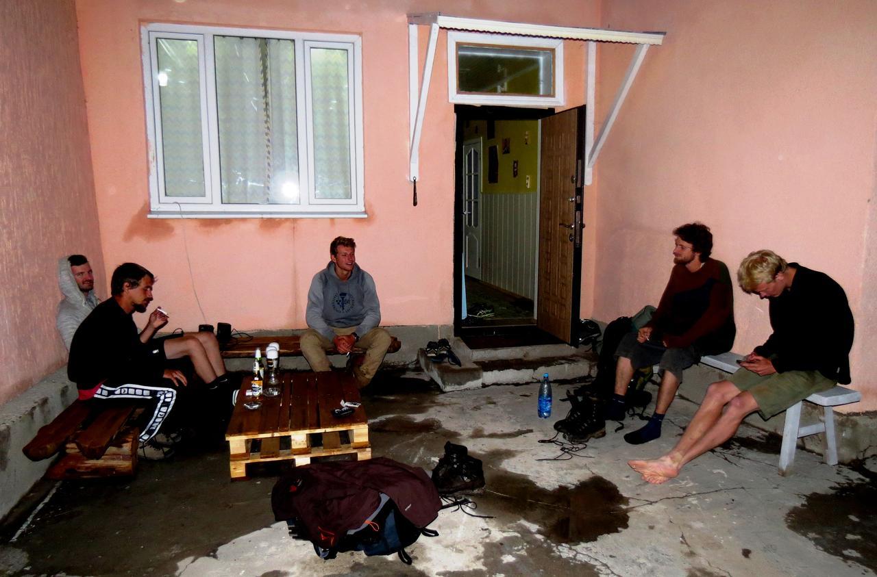 Хостел Interhouse Каракол Экстерьер фото